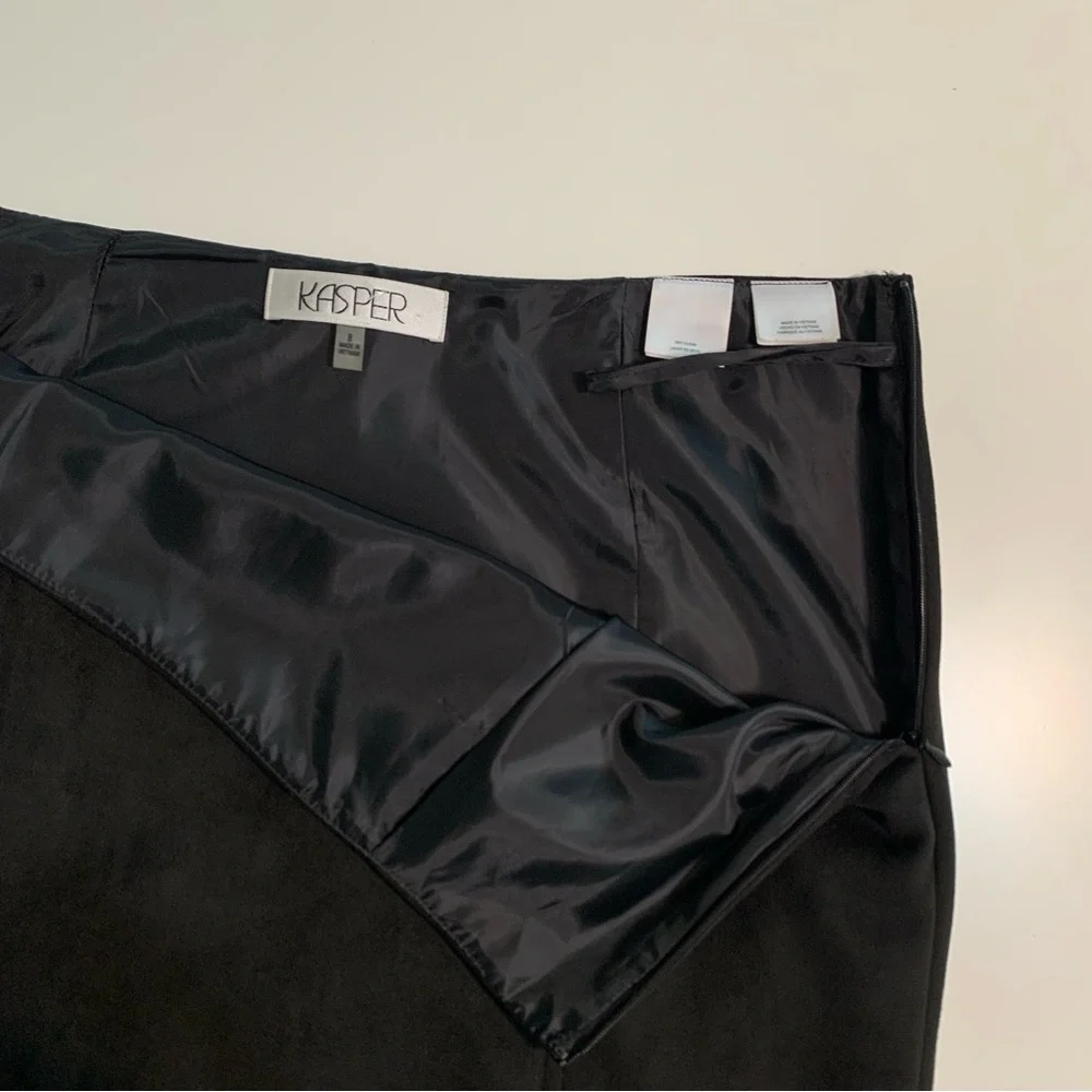 Kasper Black Micro Suede Pencil Skirt Size 8 Chic Polished Classic Basics